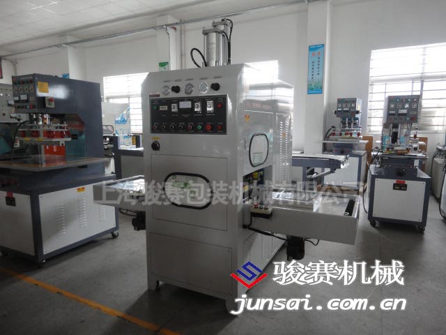 供應(yīng)上海駿賽PVC涂層布高頻焊接機 膜結(jié)構(gòu)拼接機器
